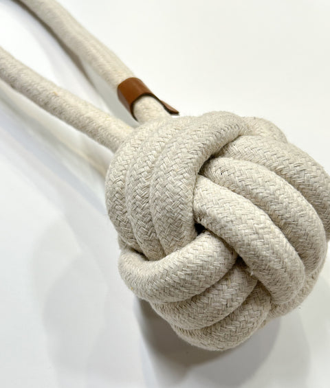 Pelota con cuerda