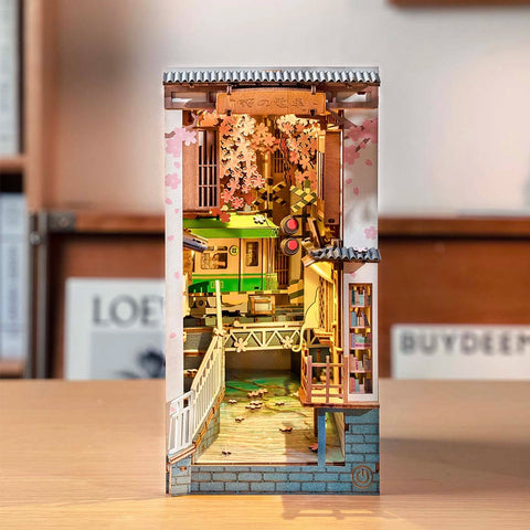 Book Nook DIY Sakura Densya  Rolife