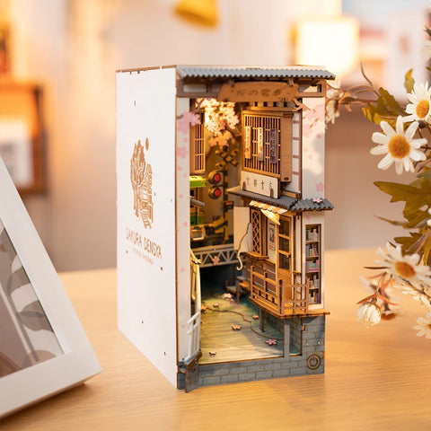 Book Nook DIY Sakura Densya  Rolife