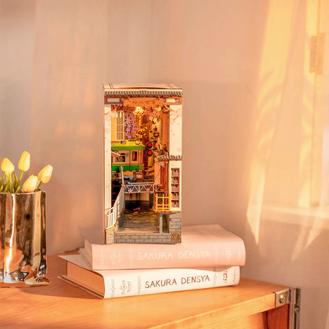 Book Nook DIY Sakura Densya  Rolife